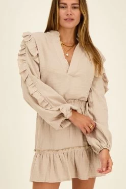 Beige Top Met Ruffles & Glans