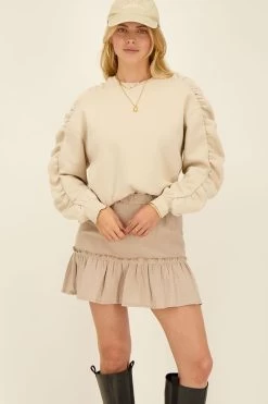 Beige Sweater Met Ruffle Mouwen