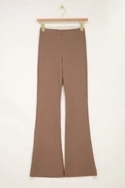Bruine Flared Broek Met Rib -Mode Verkoop brown ribbed flared pants product 1