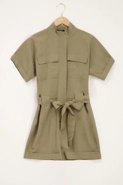 Donkergroene Playsuit Met Borstzakken 12 Donkergroene Playsuit Met Borstzakken -Mode Verkoop donkergroene playsuit met borstzakken mj06797 0500