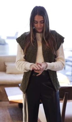 Donkergroen Gilet Gewatteerd -Mode Verkoop schermafbeelding 2022 12 21 om 14.27.06