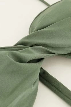 Groen Glanzende Bikini Top Met Twist 13 Groen Glanzende Bikini Top Met Twist -Mode Verkoop shiny green twisted front bikini top