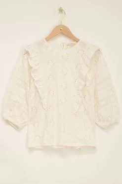 Witte Blouse Met Embroidery En Kanten Bandjes 12 Witte Blouse Met Embroidery En Kanten Bandjes -Mode Verkoop white embroidered blouse with lace straps